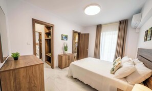 2 bedrooms, desk, iron/ironing board, travel cot