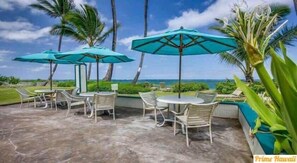 Outdoor dining - Beachfront Studio w Amazing Views (Hauula)