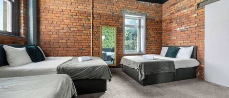 3 bedrooms, iron/ironing board, WiFi, bed sheets