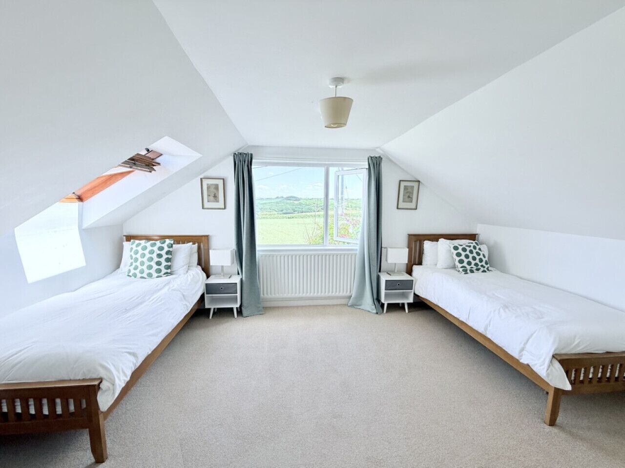 4 Schlafzimmer, Schreibtisch, Bügeleisen/Bügelbrett, WLAN