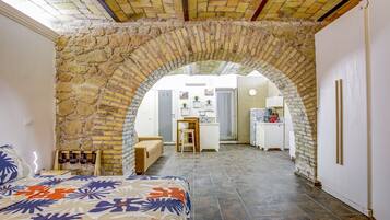 1 habitación, wifi y ropa de cama