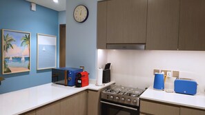 Micro-ondes, four, plaque de cuisson, lave-vaisselle