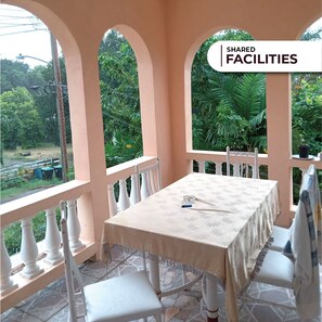 Dormitorio compartido, 1 habitación, para fumadores, balcón | Balcón