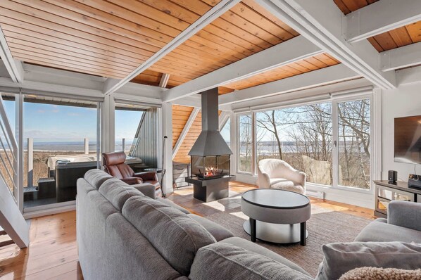 TV, fireplace, DVD player, stereo