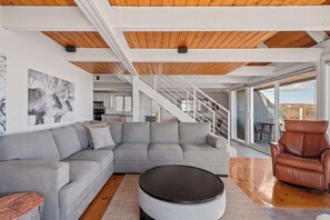 TV, fireplace, DVD player, stereo