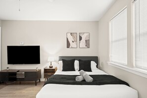 1 bedroom, internet, bed sheets - Chic and Cozy Loft near Q2 Stadium & North ATX (Austin)