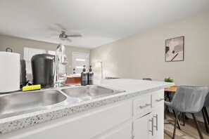 Private kitchen - Chic and Cozy Loft near Q2 Stadium & North ATX (Austin)