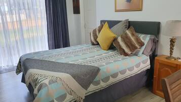 2 habitaciones, tabla de planchar con plancha, wifi y ropa de cama