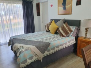 2 bedrooms, iron/ironing board, WiFi, bed sheets - Spacious 2-bedroom apartment in Riviersonderend (Riviersonderend)