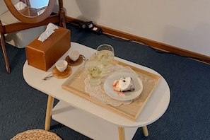 Premium bedding, blackout curtains, free WiFi, bed sheets - Stay Meomulda (Seoul)