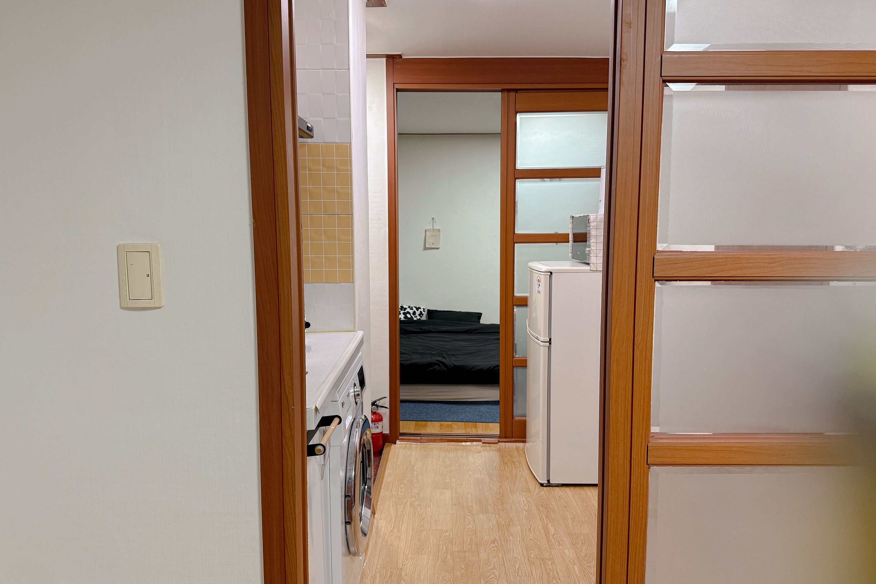 Dobbeltrom – classic | Oppholdsområde | En 90-tommers smart-TV med kabel-kanaler samt filmkjøp og oppvarmet gulv