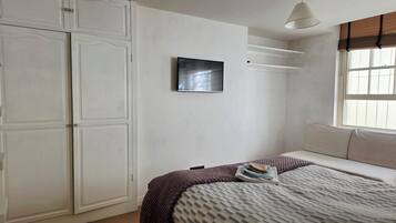 1 bedroom, iron/ironing board, WiFi, bed sheets