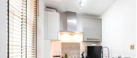 Oven, stovetop, electric kettle, cookware/dishes/utensils