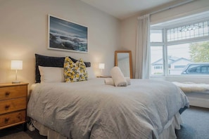 3 bedrooms, travel cot, WiFi, bed sheets