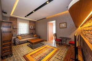 Luxury Room | Living area | 45-inch plasma TV with satellite channels, DVD player - Flex O'pera Hotel (Istanbul)