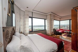 Luxury Room | Premium bedding, in-room safe, desk, blackout drapes - Flex O'pera Hotel (Istanbul)