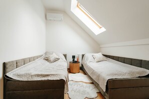 Casa | 2 quartos, individualmente mobiliados, ferros/tábuas de passar roupa