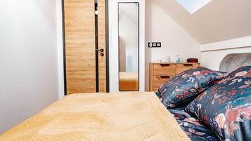 House | 2 bedrooms, individually furnished, iron/ironing board, bed sheets