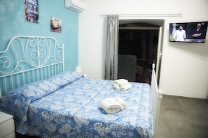 1 chambre, lit parapluie, Wi-Fi gratuit, draps fournis