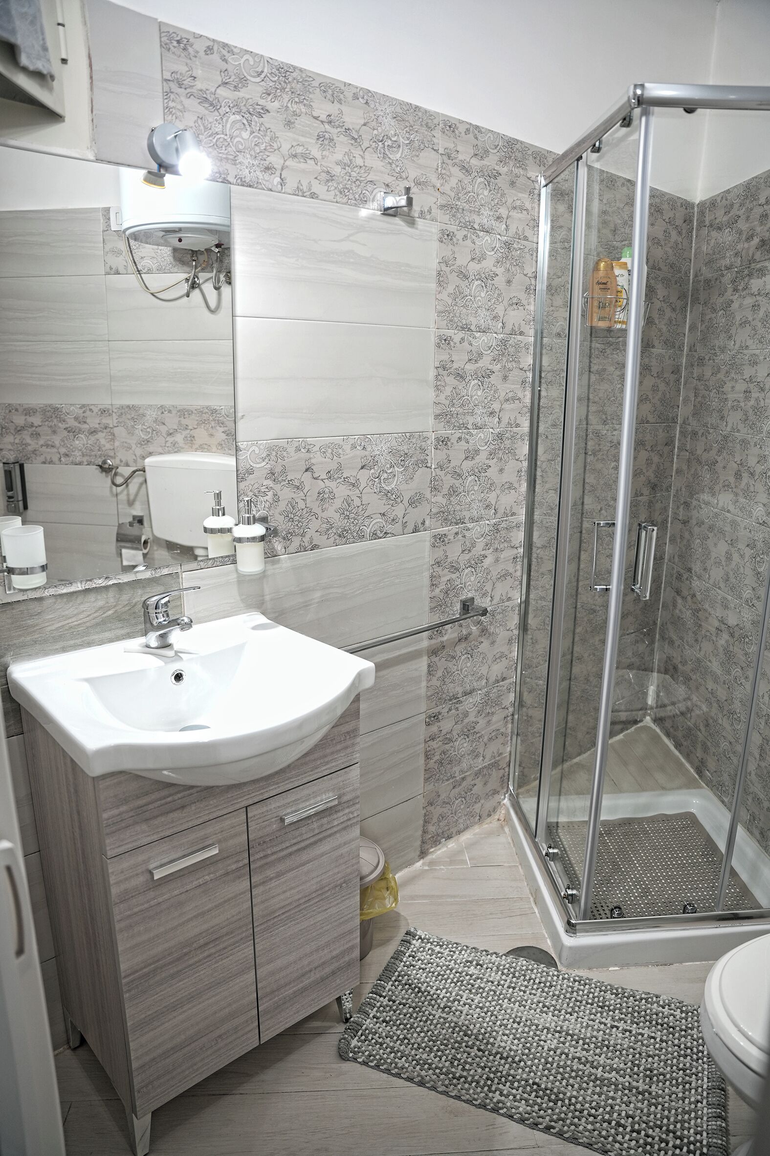 Doccia, asciugacapelli, bidet, asciugamani