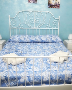 1 chambre, lit parapluie, Wi-Fi gratuit, draps fournis