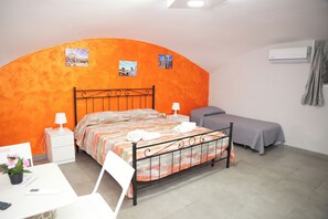 1 Schlafzimmer, Reisekinderbett, kostenloses WLAN, Bettwäsche