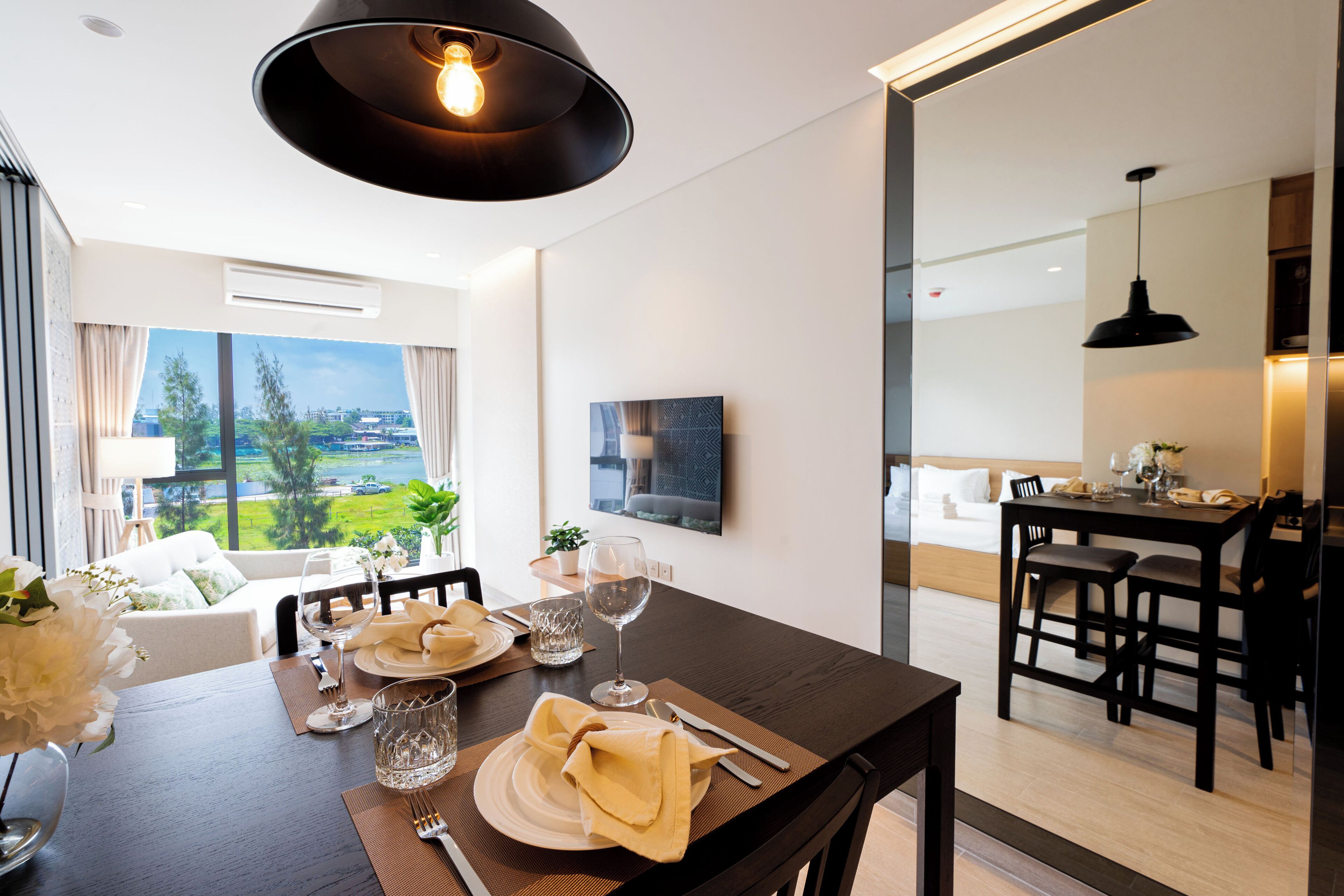 เบสิกอพาร์ทเมนท์, ระเบียง | บริเวณนั่งเล่น