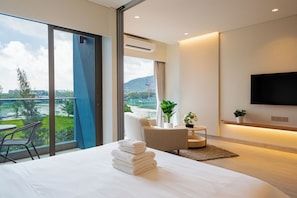 Basic Apartment, Balcony | Living area