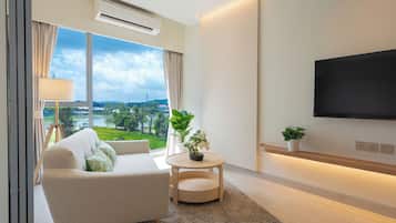 Basic Apartment, Balcony | Living area