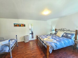 3 bedrooms, free WiFi, bed sheets