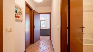 Apartment, 2 Bedrooms, Mountain View | Living area | 30-inch TV with satellite channels