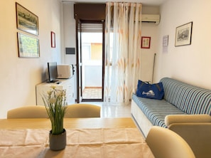 Departamento, 1 habitación, balcón, vista a la ciudad | Sala de estar