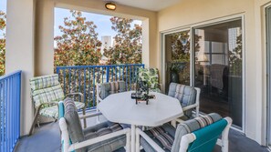 Outdoor dining - Resort Relaxation @ Oceanwalk right next to pool! (New Smyrna Beach)
