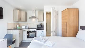 Desk, WiFi, bed sheets