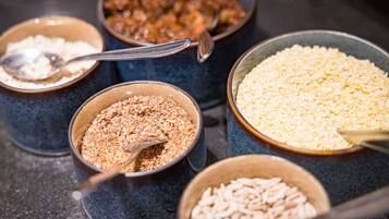 Free daily buffet breakfast