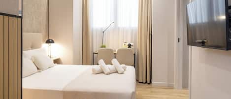 Escritorio y espacio para trabajar con laptop