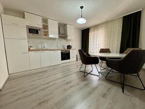 Fridge, microwave, oven, stovetop
