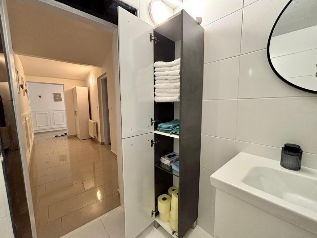 Toalettartikler (inkludert), hårføner, håndklær og såpe