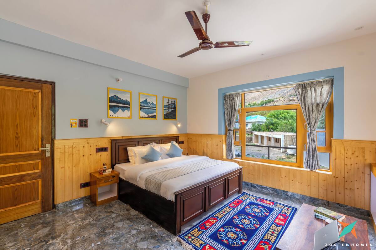 Deluxe Double Room, Mountain View | Laptop workspace, free WiFi