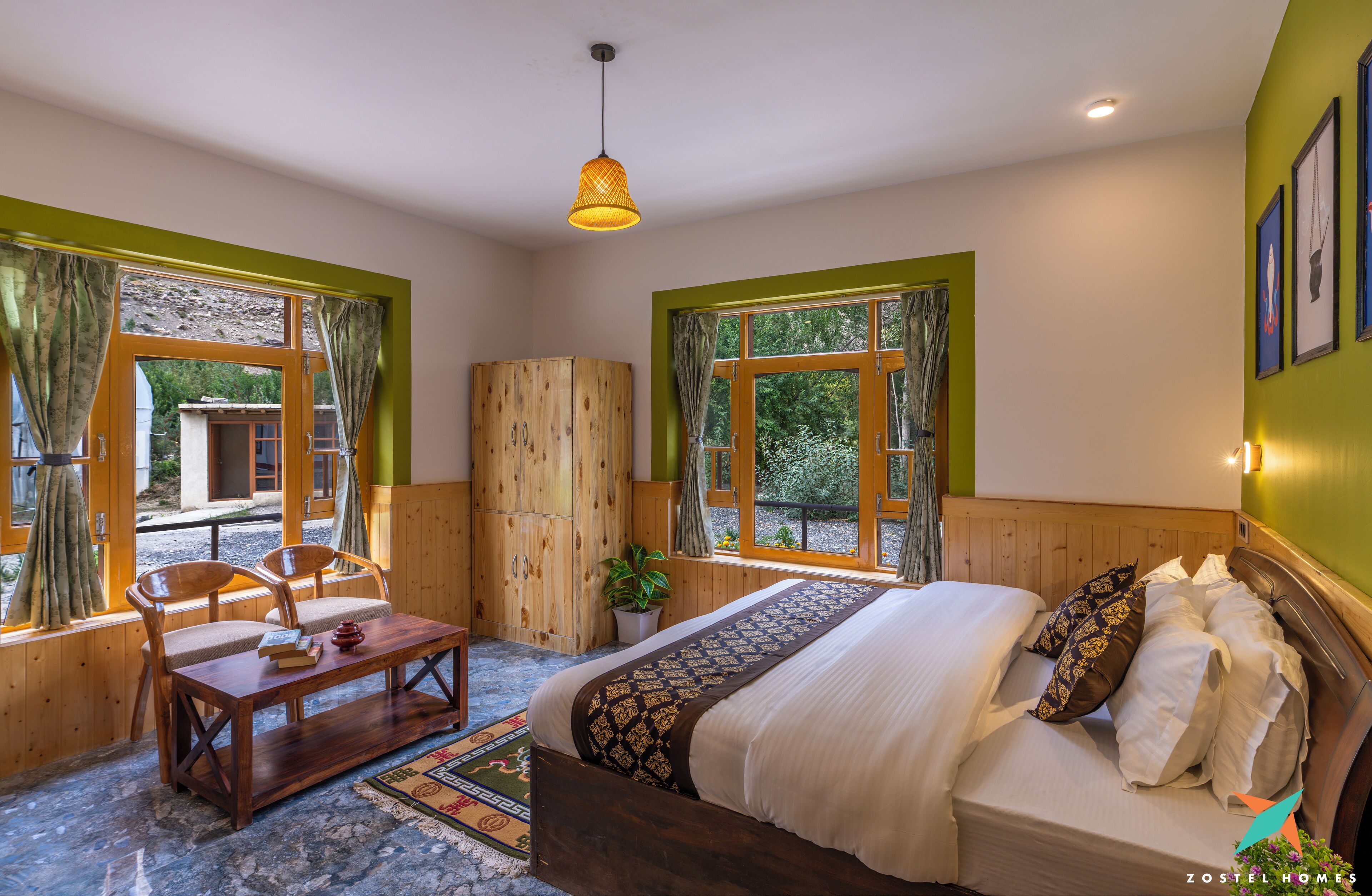 Laptop workspace, free WiFi