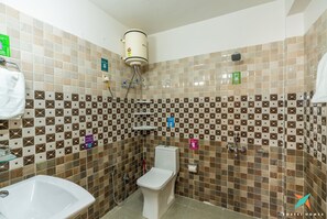 Deluxe Double Room, Mountain View | Bathroom | Towels