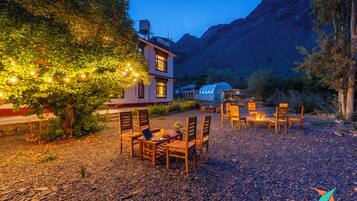 تفاصيل الفندق من الخارج