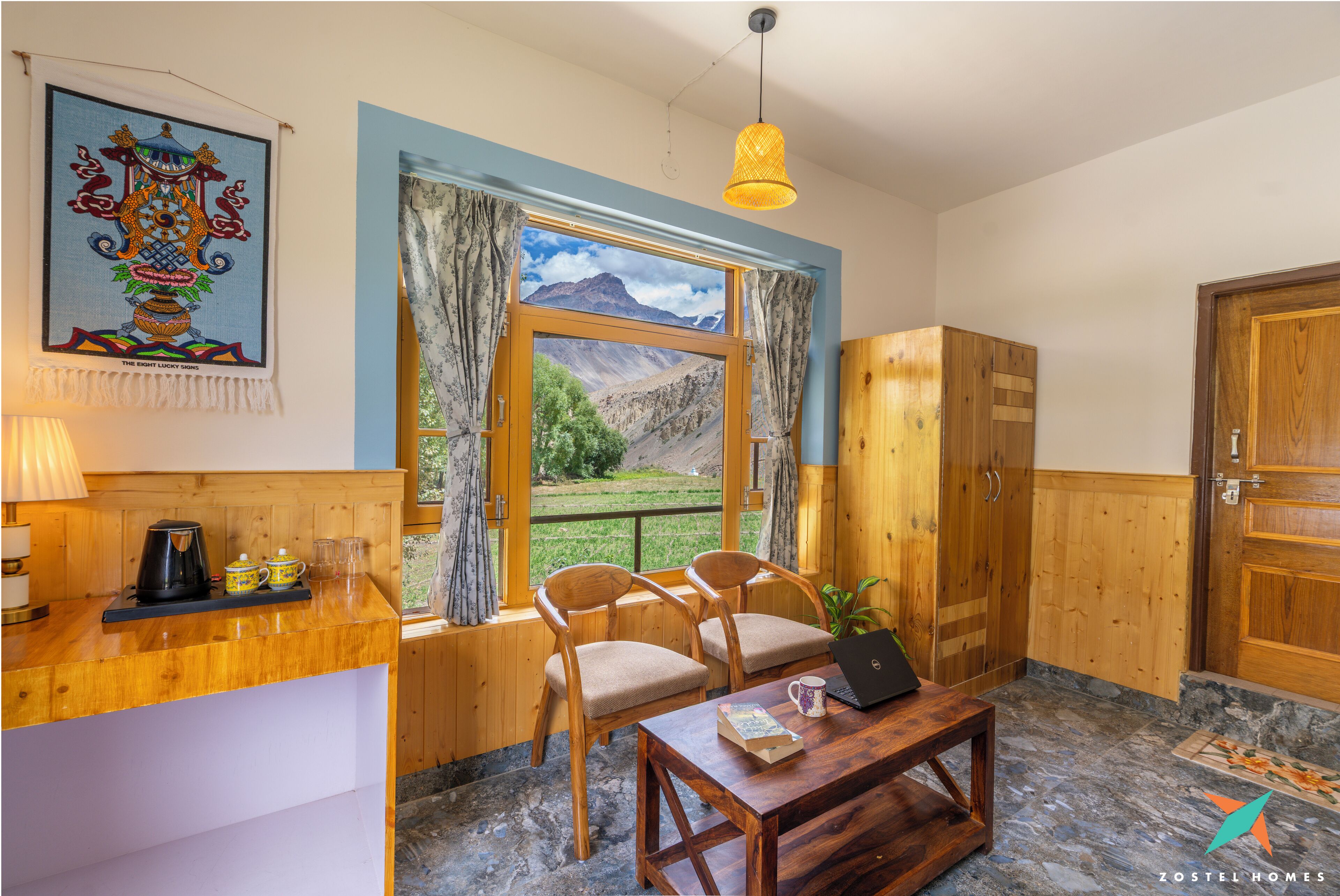 Laptop workspace, free WiFi