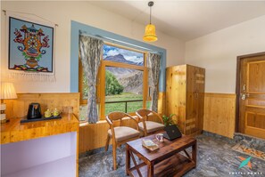 Laptopgeeigneter Arbeitsplatz, kostenloses WLAN