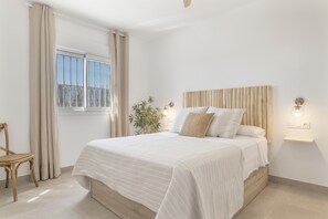 3 chambres, fer et planche à repasser, Wi-Fi, draps fournis