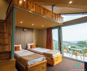 Deluxe Room, Balcony, Valley View - Zostel Homes Bir (Baijnath)