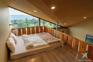 Deluxe Room, Balcony, Valley View