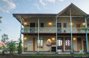Front of property - Zostel Homes Bir (Baijnath)