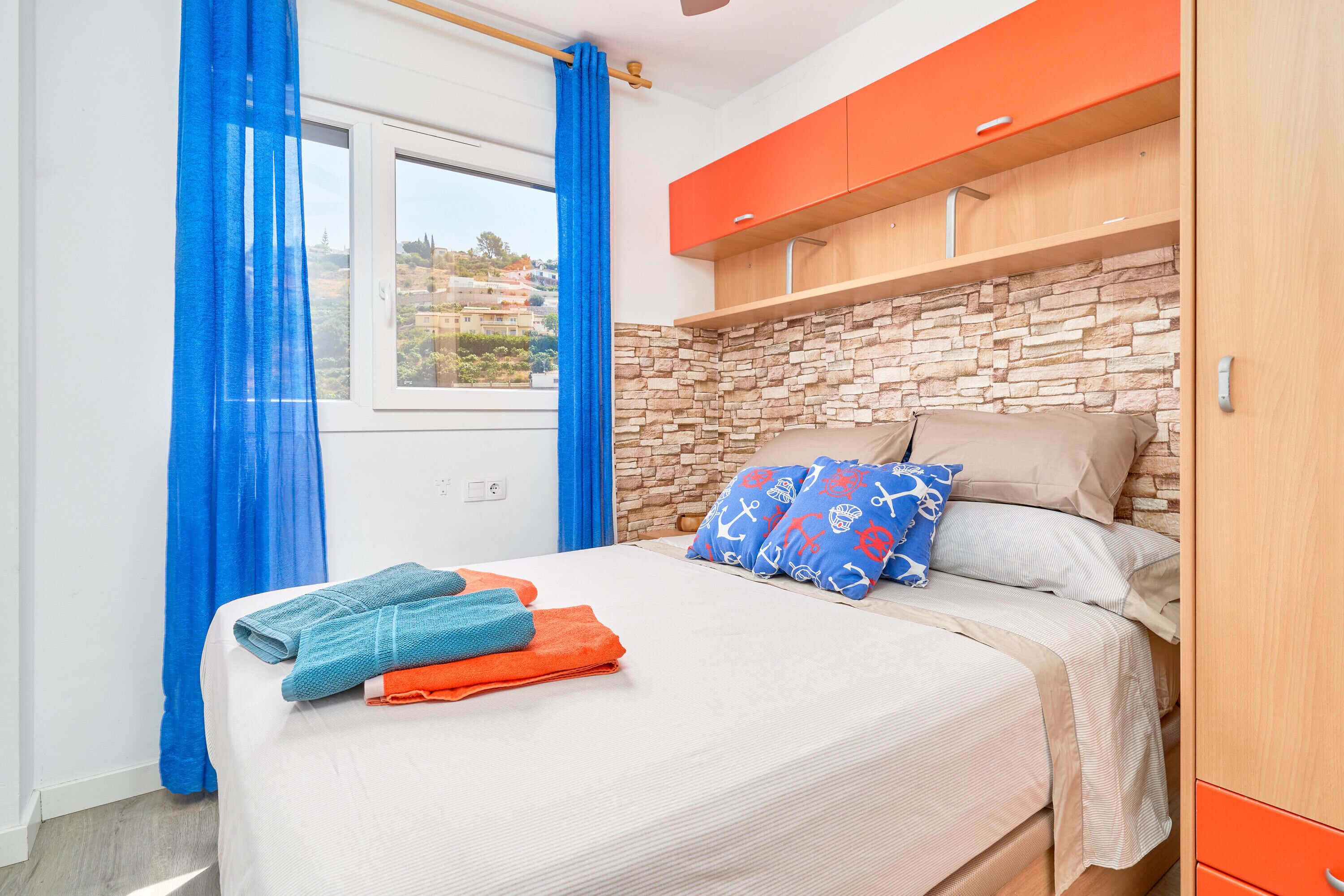 3 slaapkamers, een strijkplank/strijkijzer, wifi, beddengoed