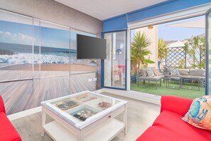 TV - Apartment 'Penthouse with Terrace and Private Jacuzzi' with Sea View, Wi-Fi and Air Conditioning (Almuñécar)